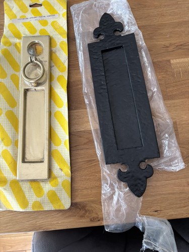 Letter box plate black cast - letter,